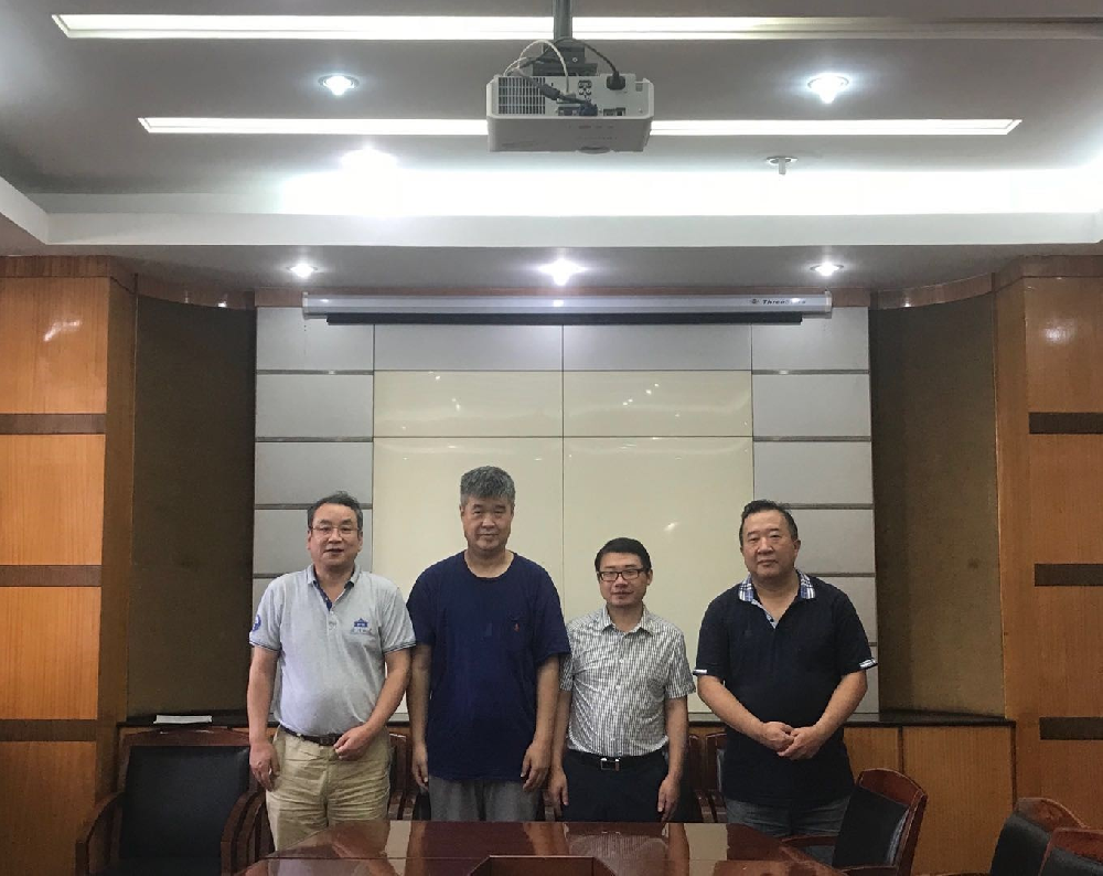 刘小津和周志兵两位高级编辑记者到91直播
挂职