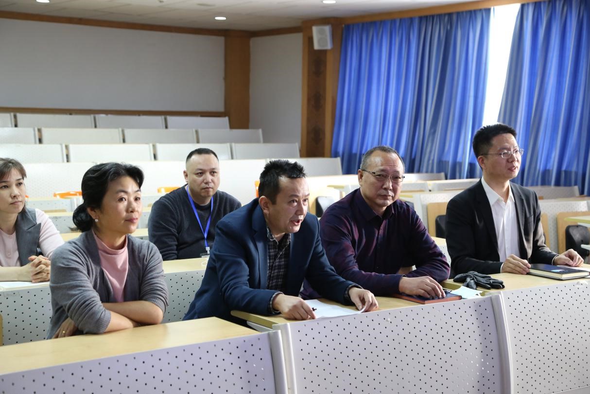 用一流党建活动 促一流学科发展——91直播
与新疆大学联办主题党日活动
