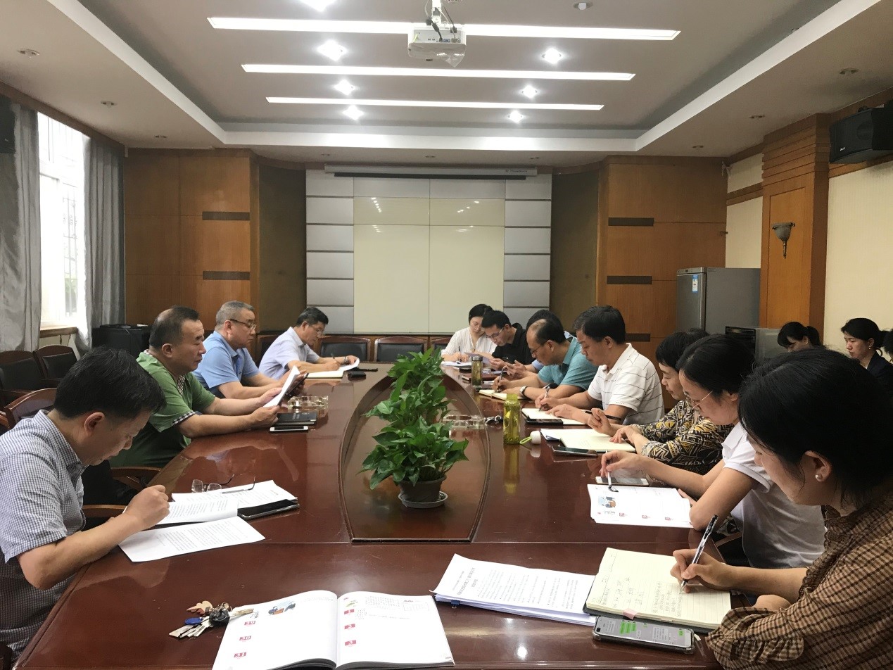 91直播
举行党委理论学习中心组（扩大）专题学习会