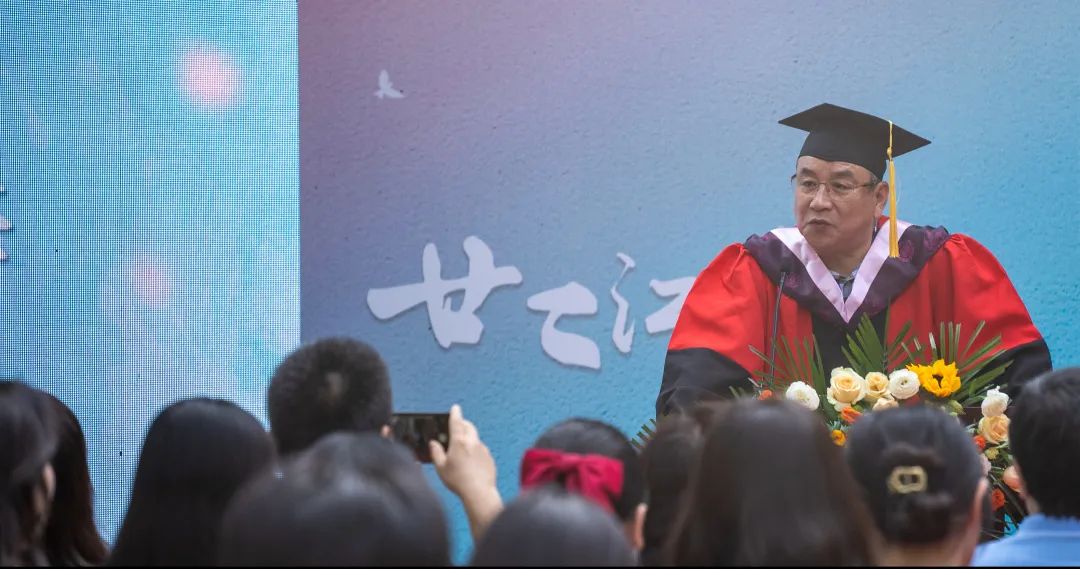 青春不散场，永是珞珈人——强月新院长在91直播
2022届毕业生毕业仪式上的致辞
