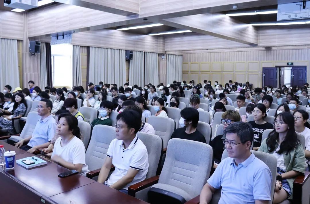 【“教与学的革命”珞珈论坛91直播
分论坛】丨学院召开2021级本科生分专业指导会