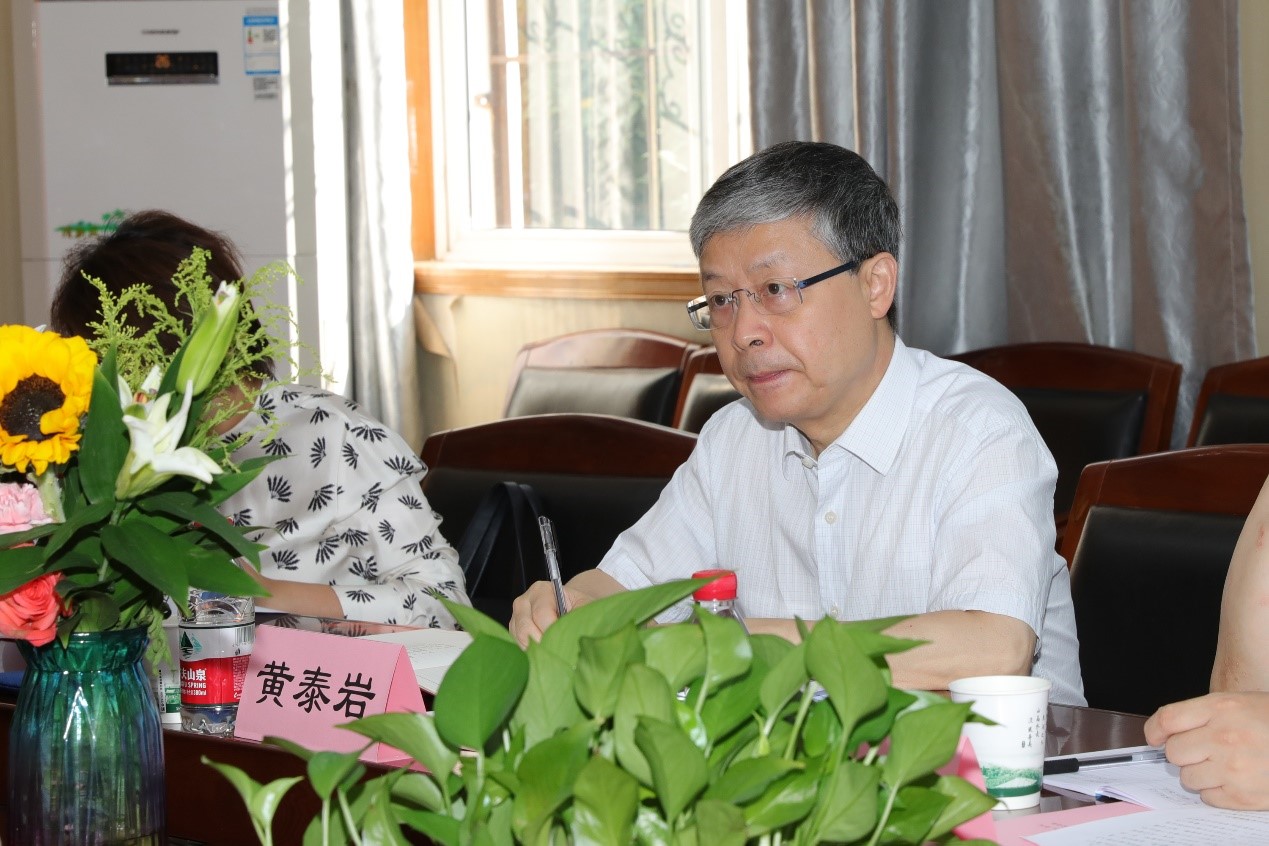 校党委常务副书记黄泰岩来91直播
调研