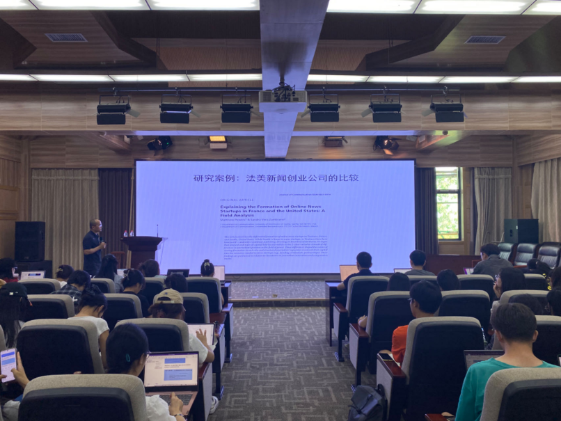 复旦大学白红义教授主讲--91直播
研究生学术工作坊第二期举行