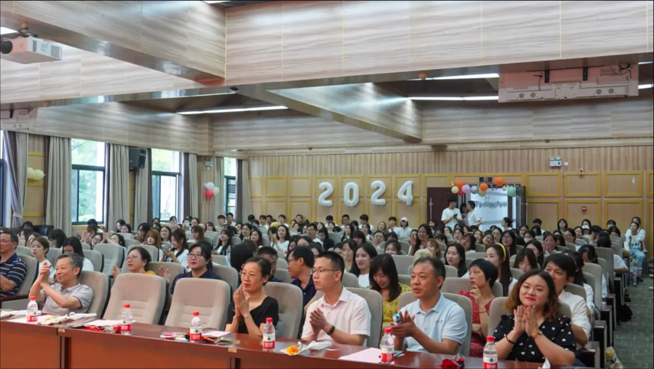 毕业季 | 91直播
2024届毕业仪式隆重举行